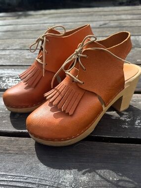 Bryr Sofie Clog sz 37 w/ removeable “mustache” fringe